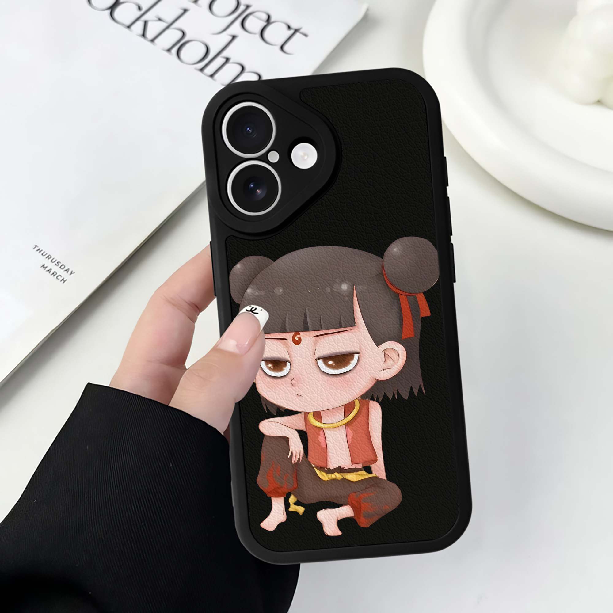 （画像用） Ne Zha 2 ナタ 魔童の大暴れ 【iPhone 16シリーズ対応】シリコンスマホケース（レザー調） 材質：シリコン